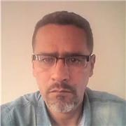 Profesor de ciencias polótocas, filosofía y jurídica, orienta procesos de formación académica